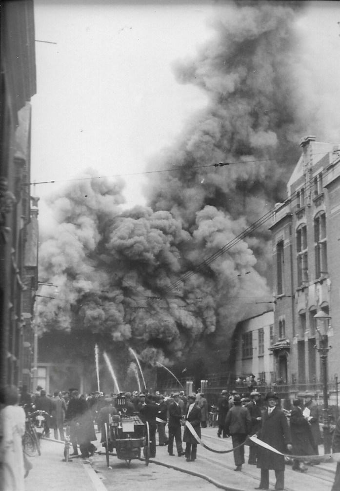 320110 Isaac Hubertstraat 29 april 1935
