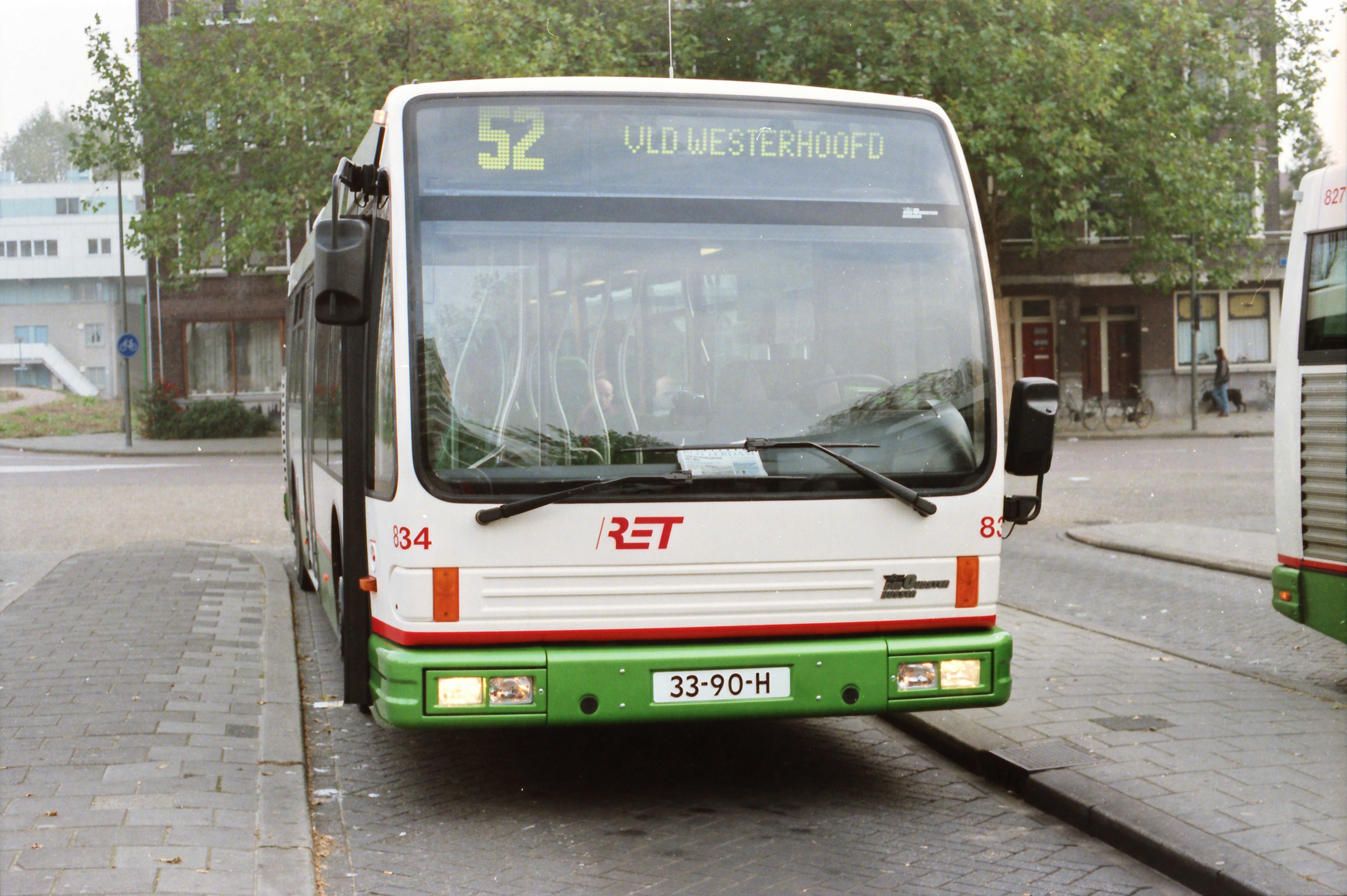 834 10 DAF Den Oudsten  a